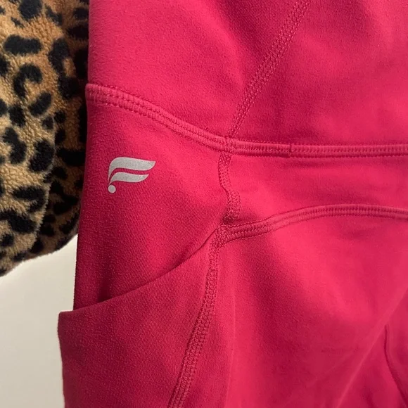 Fabletics Oasis Capris Pocket Leggings - Picture 4 of 4